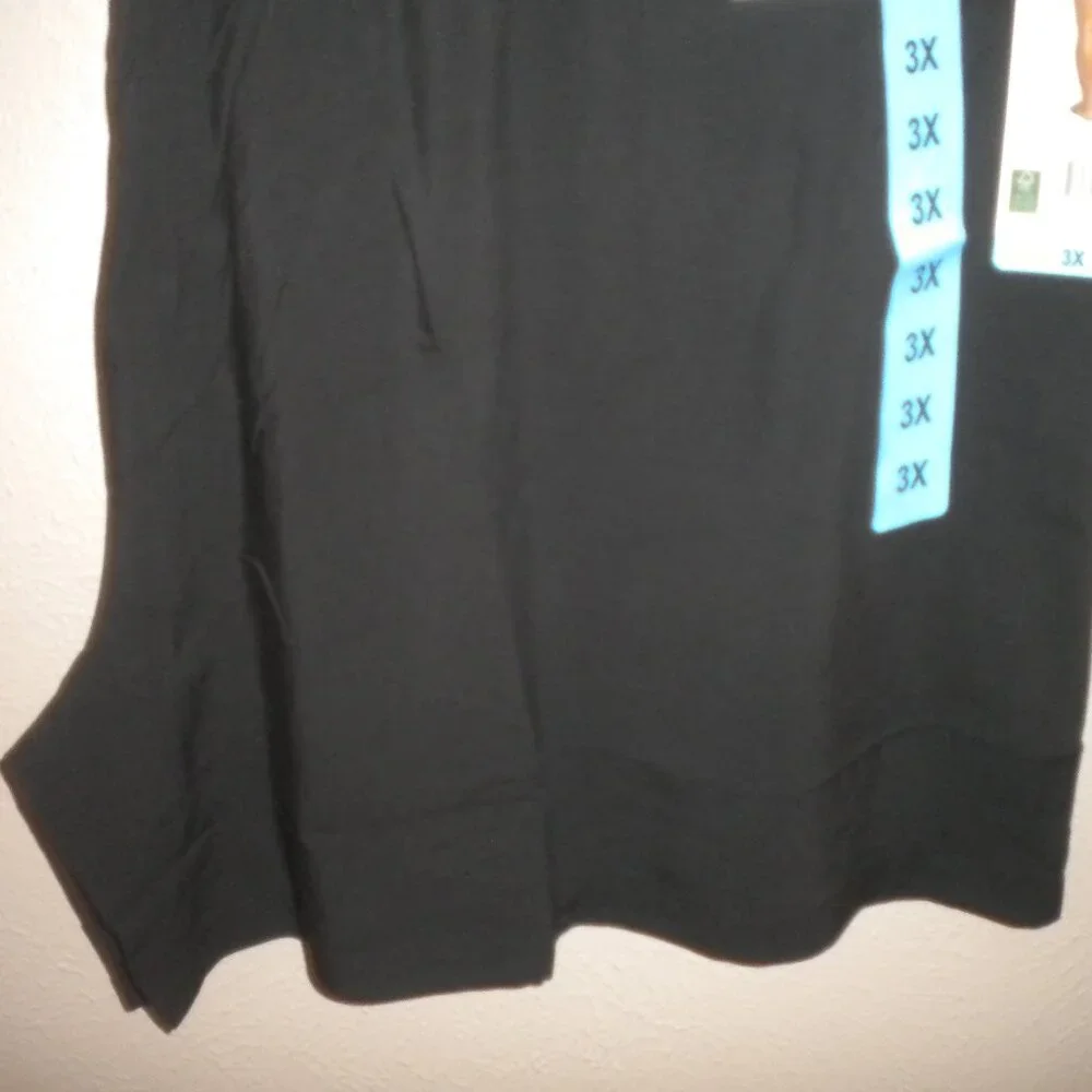 Wildfox Women's Plus Size 3X Black Rayon Elastic Back Waist Pullon Shorts NWT - Picture 5 of 5